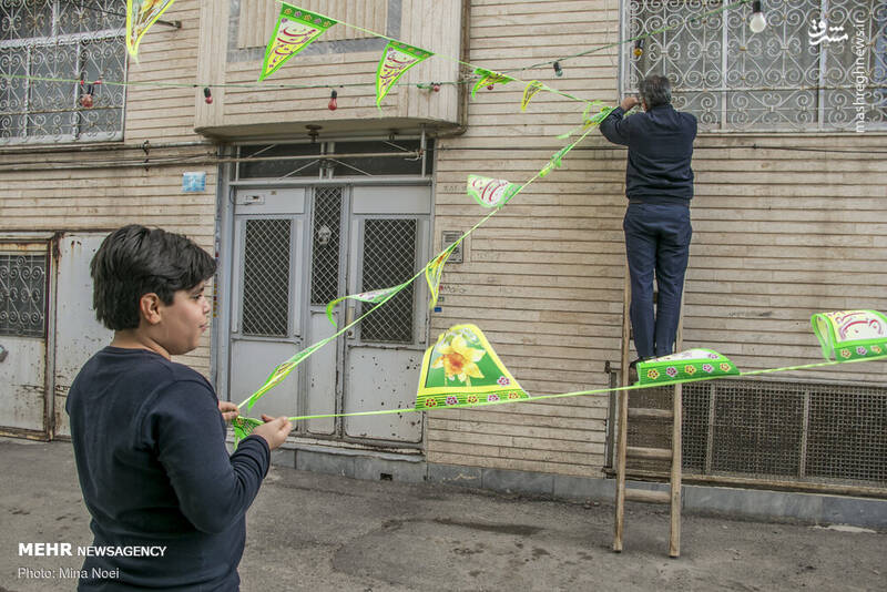 مردم تبریز در آستانه استقبال از جشن بزرگ نیمه شعبان با آذین بندی و چراغانی و نصب پرچم‌های امام زمان (عج) در قالب پویش مهدوی در محلات شهر تبریز به پیشواز این روز بزرگ رفتند.