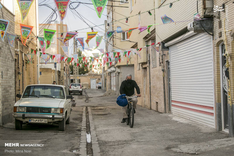 مردم تبریز در آستانه استقبال از جشن بزرگ نیمه شعبان با آذین بندی و چراغانی و نصب پرچم‌های امام زمان (عج) در قالب پویش مهدوی در محلات شهر تبریز به پیشواز این روز بزرگ رفتند.
