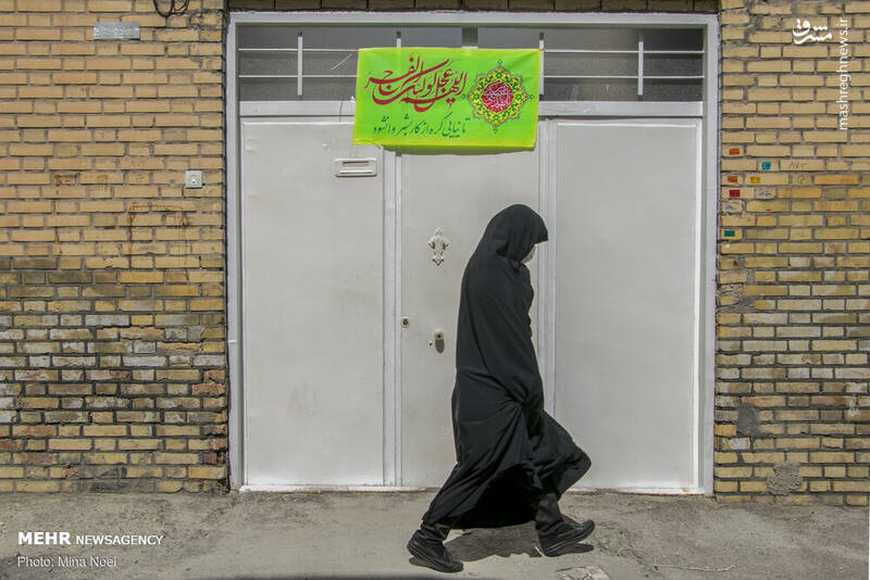 مردم تبریز در آستانه استقبال از جشن بزرگ نیمه شعبان با آذین بندی و چراغانی و نصب پرچم‌های امام زمان (عج) در قالب پویش مهدوی در محلات شهر تبریز به پیشواز این روز بزرگ رفتند.