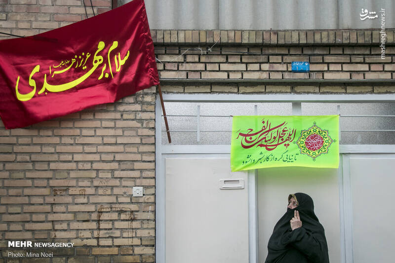 مردم تبریز در آستانه استقبال از جشن بزرگ نیمه شعبان با آذین بندی و چراغانی و نصب پرچم‌های امام زمان (عج) در قالب پویش مهدوی در محلات شهر تبریز به پیشواز این روز بزرگ رفتند.