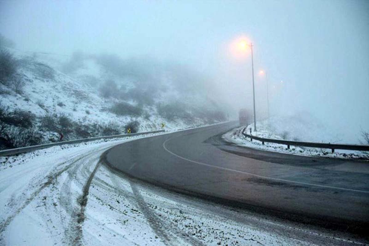 جاده‌های ۴ استان درگیر برف و باران