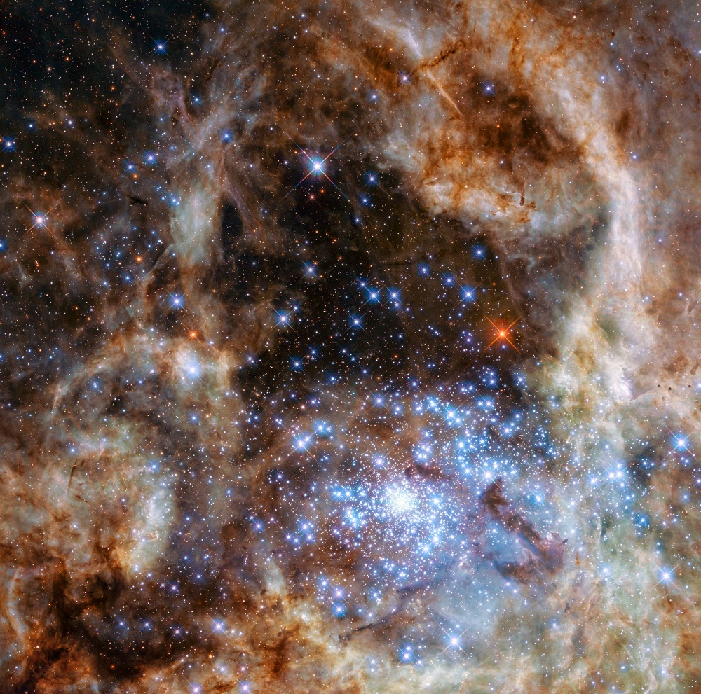 خوشه ستاره ای آر136