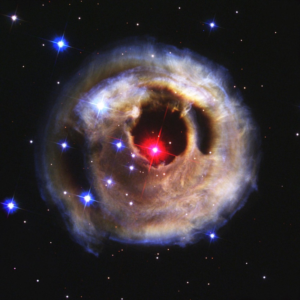 پژواک نور از یک ستاره ابرغول سرخ 