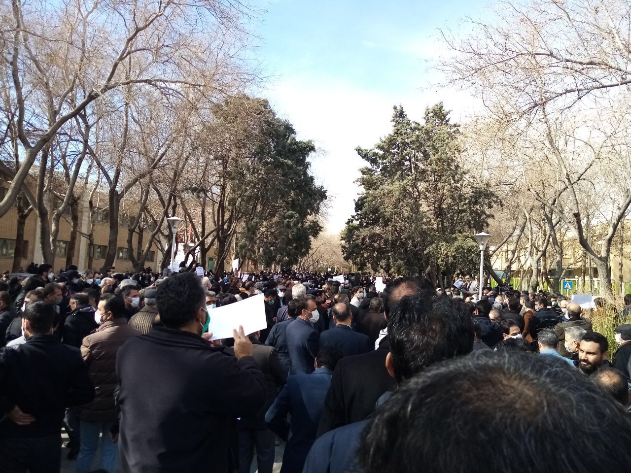 اعتراضات معلمان از تحصن به تجمع تبدیل شد