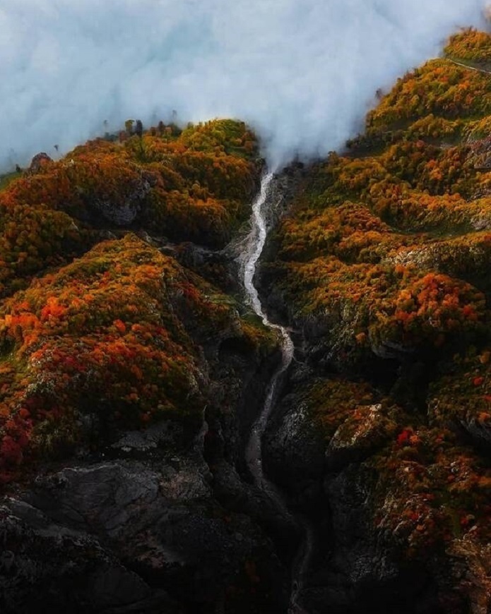 دره درفک در رشته کوه البرز