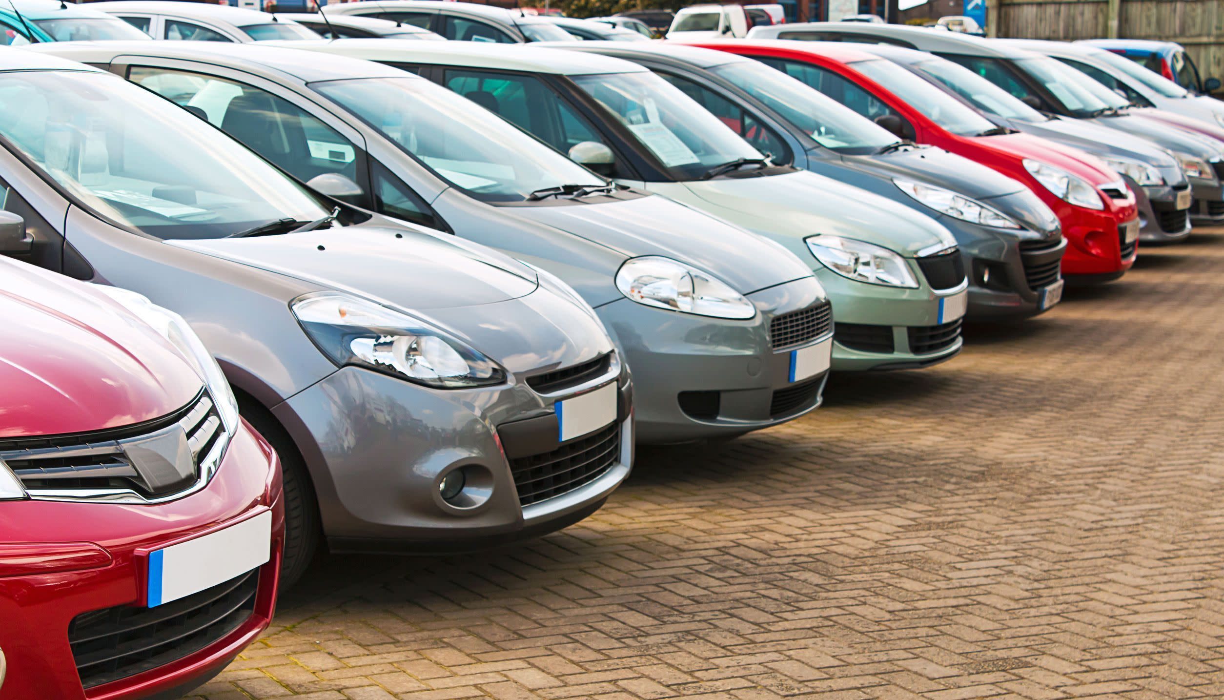 کاهش شدید قیمت خودرو در راه است/ افت دو تا ۵ میلیونی قیمت خودرو طی یک روز