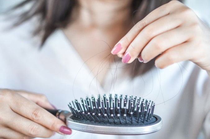 ۸ اشتباه رایج هنگام شستن مو که مو هایتان را نابود می‌کند؟!