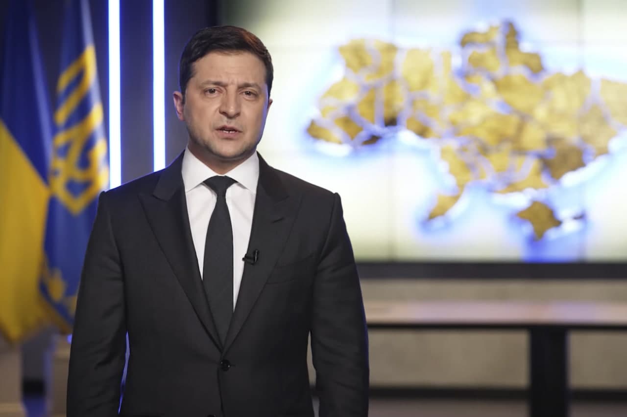 پیام زلنسکی به مردم اوکراین: ما باید بجنگیم
