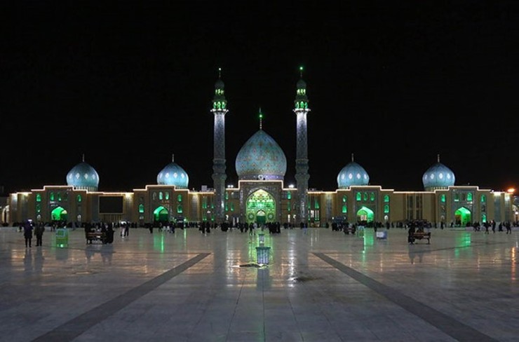حمله یک راننده تریلی به مسجد جمکران
