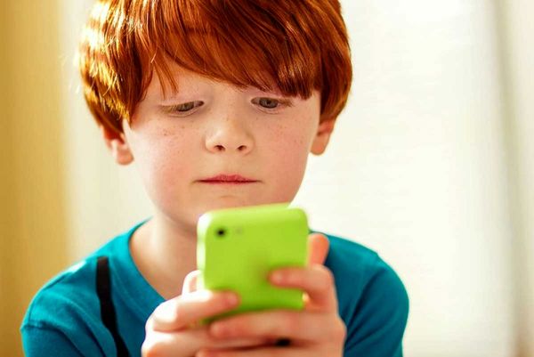 مضرات موبایل بر کودکان