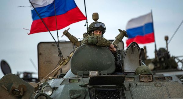 کسانی که با جنگ روسیه علیه اوکراین مخالفند، فتنه گران ۸۸ هستند