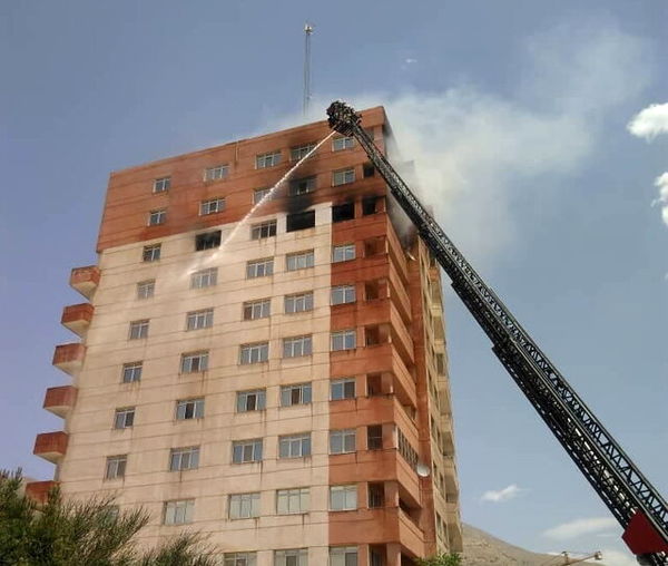 آتش‌سوزی در برج ١٠ طبقه