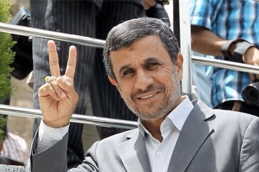 سوتی محمود احمدی‌نژاد و تیمش در کلاب هاوس