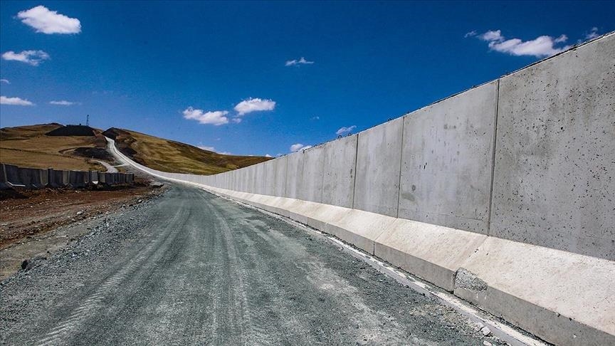 ادعای ترکیه درباره دیوارکشی: مرز وان با ایران با ساخت دیوار و امکانات فن آوری امن‌تر می‌شود (به همراه تصاویر)