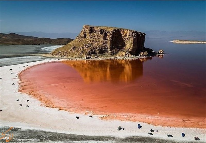 کاهش آب دریاچه ارومیه