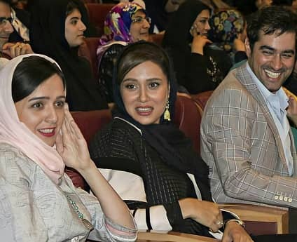 لبخند معنادار شهاب حسینی به دو بازیگر خانم+عکس