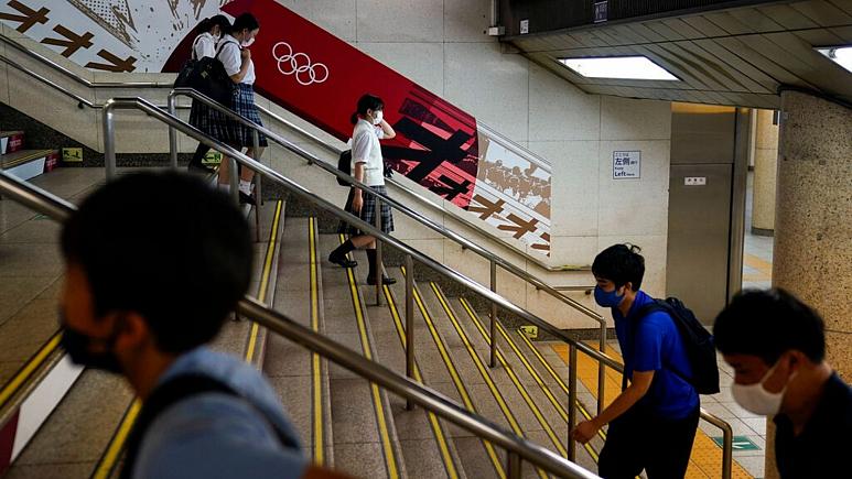 همزمان با افتتاحیه بازی‌های پارالمپیک؛ متروی توکیو صحنه اسیدپاشی به یک مرد و زن شد