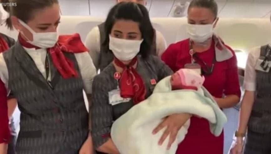 تولد نوزاد افغانستانی در هواپیما