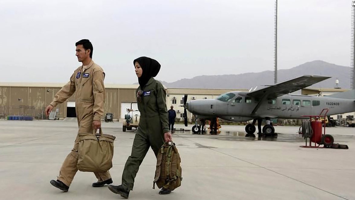 سنگسار زن خلبان افغانستانی