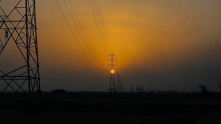 امارات در عراق ۵ نیروگاه برق خورشیدی می‌سازد