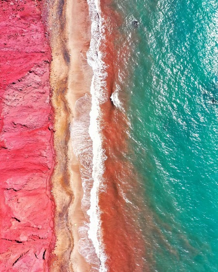 تصویری جذاب از خاک‌های رنگی جزیره هرمز | اقتصاد24