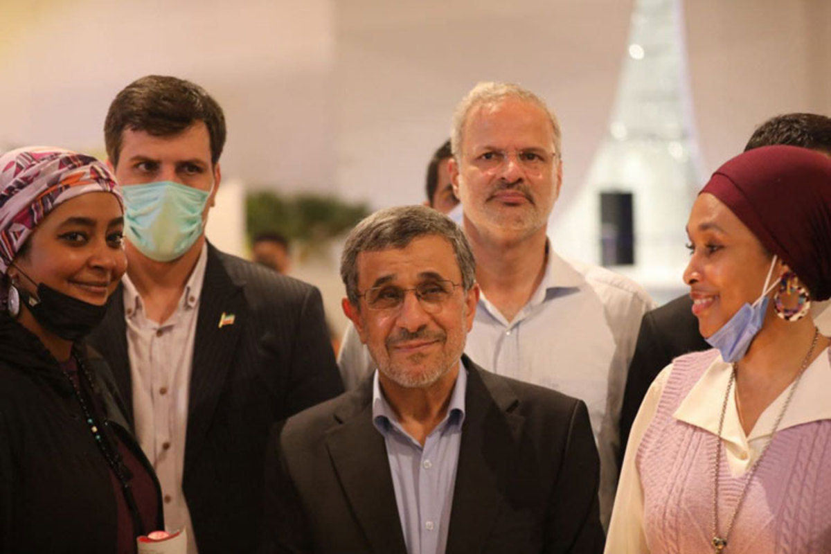 احمدی نژاد یک بنیاد در امارات تاسیس می کند