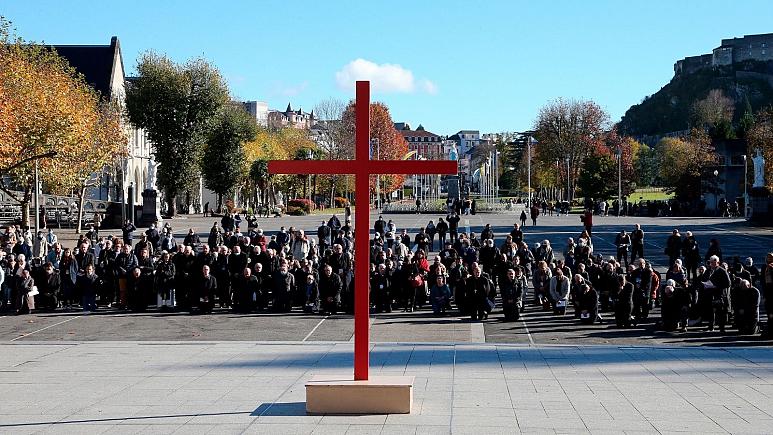 کلیسای کاتولیک فرانسه برای پرداخت غرامت به قربانیان آزار جنسی اموالش را می‌فروشد