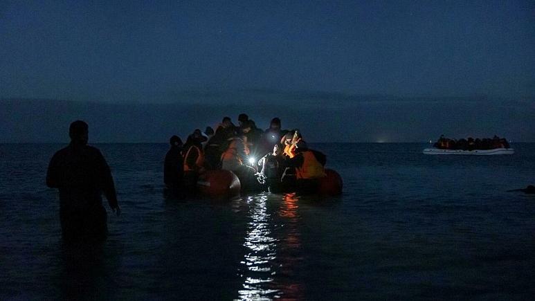 نجات بیش از ۲۰۰ مهاجر غیرقانونی در کانال مانش