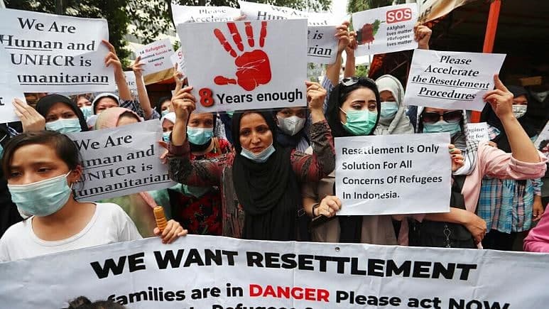 پناهجویان افغان مقابل دفتر سازمان ملل متحد در اندونزی تظاهرات کردند