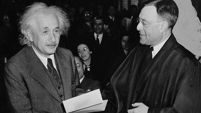 حراج دست‌نوشته‌های اینشتین درباره نظریه نسبیت به ارزش میلیون‌ها یورو