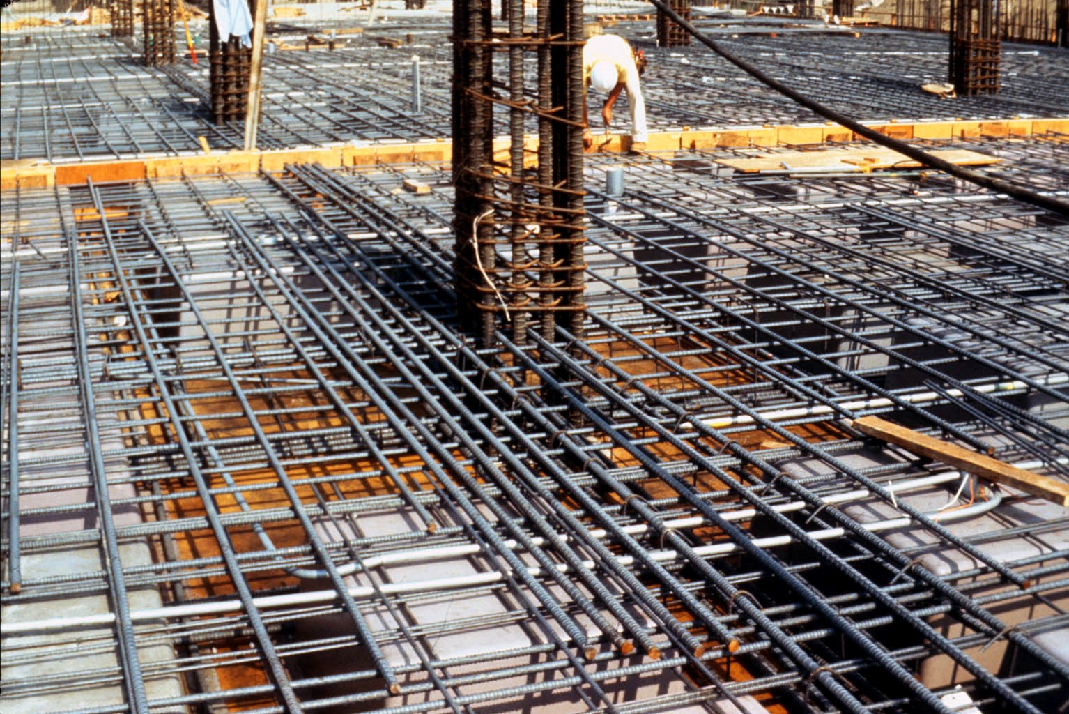  کاربرد میلگرد کربن فولادی در سازه‌های ساختمان