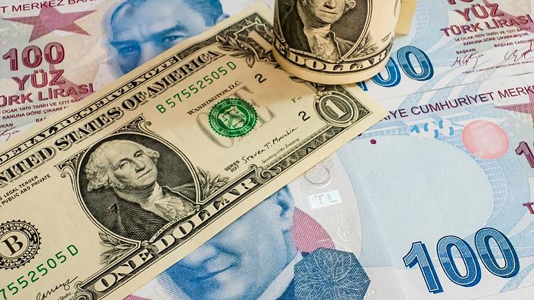 جلوگیری از سقوط موقت ارزش لیر ترکیه با تزریق دلار به بازار