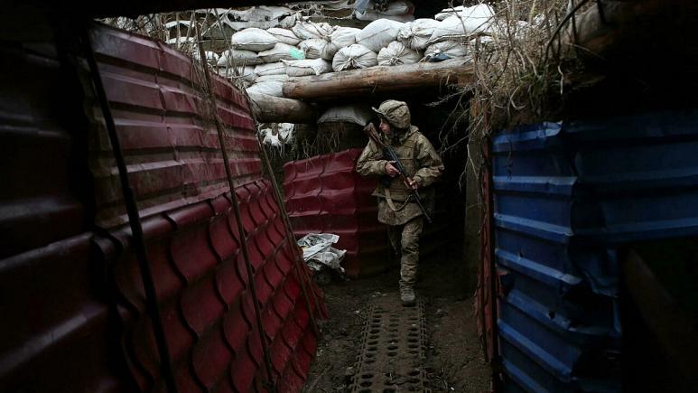 کشته شدن یک سرباز اوکراینی توسط شبه نظامیان در شرق این کشور