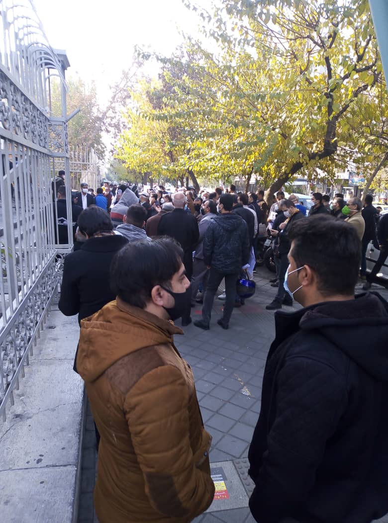 تجمع مالباختگان آذویکو مقابل دادگاه ویژه جرائم اقتصادی/ بازپرس پرونده آذویکو بازداشت شد