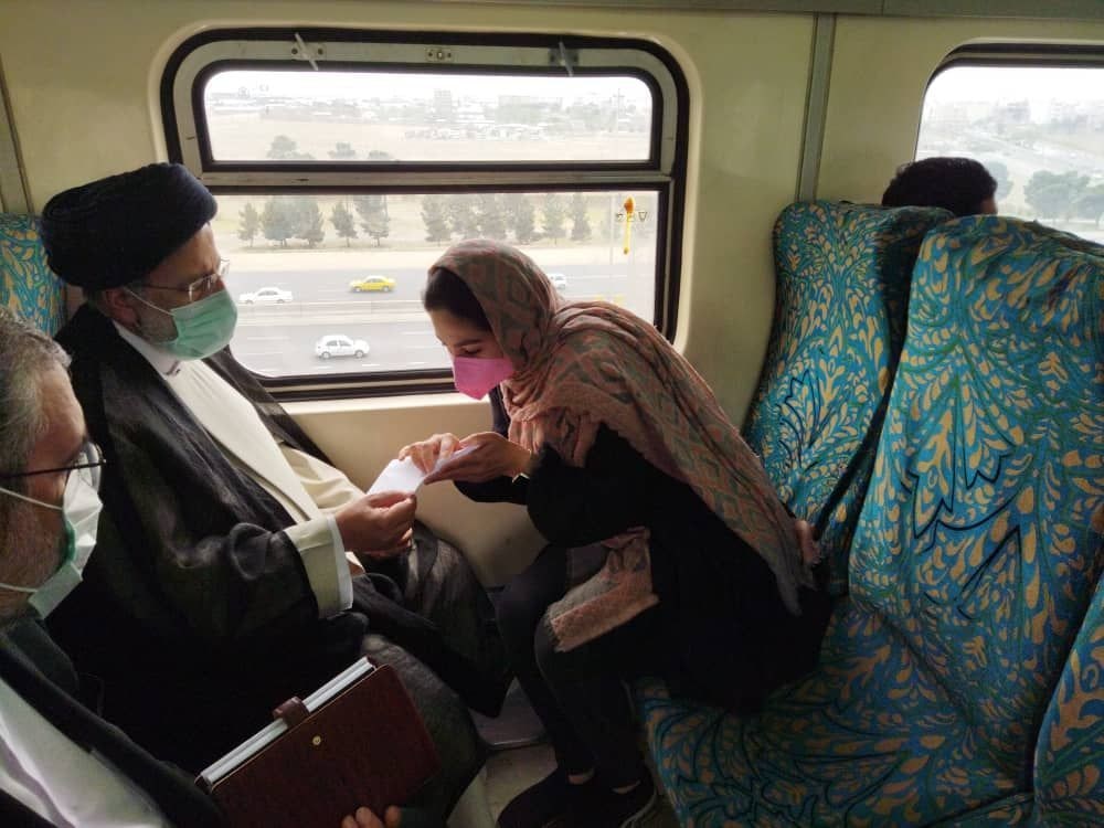 رئیس جمهور با مترو به مرکز استان البرز، کرج رفت 