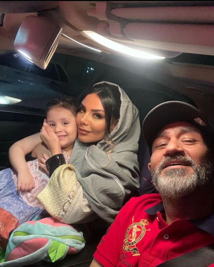 مهران غفوریان در کنار همسر و دخترش