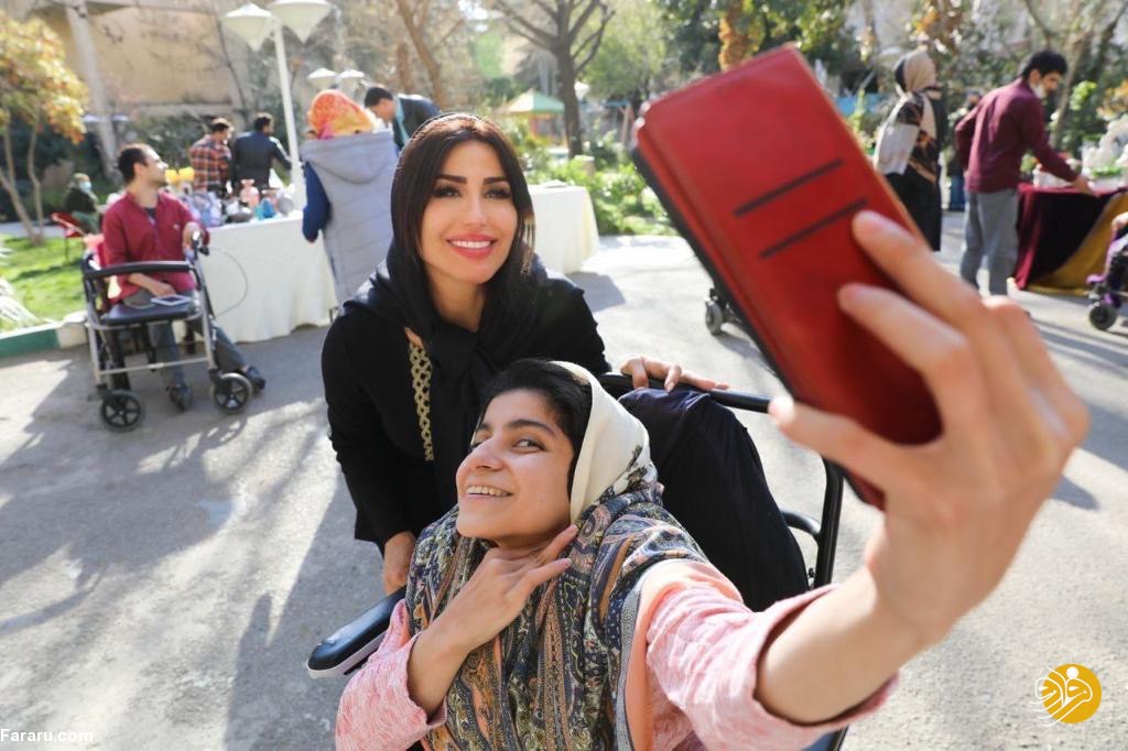 همسر سیدورف در مرکز خیریه‌ای در تهران