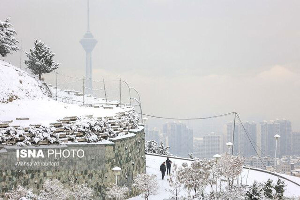 عکس/ آلودگی هوای تهران برفی