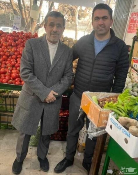 تیپ محمود احمدی نژاد در میوه‌ فروشی