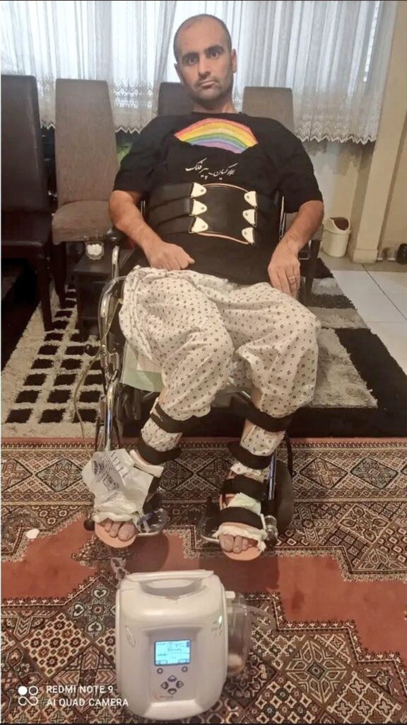 لباس پدر کیان پیرفلک