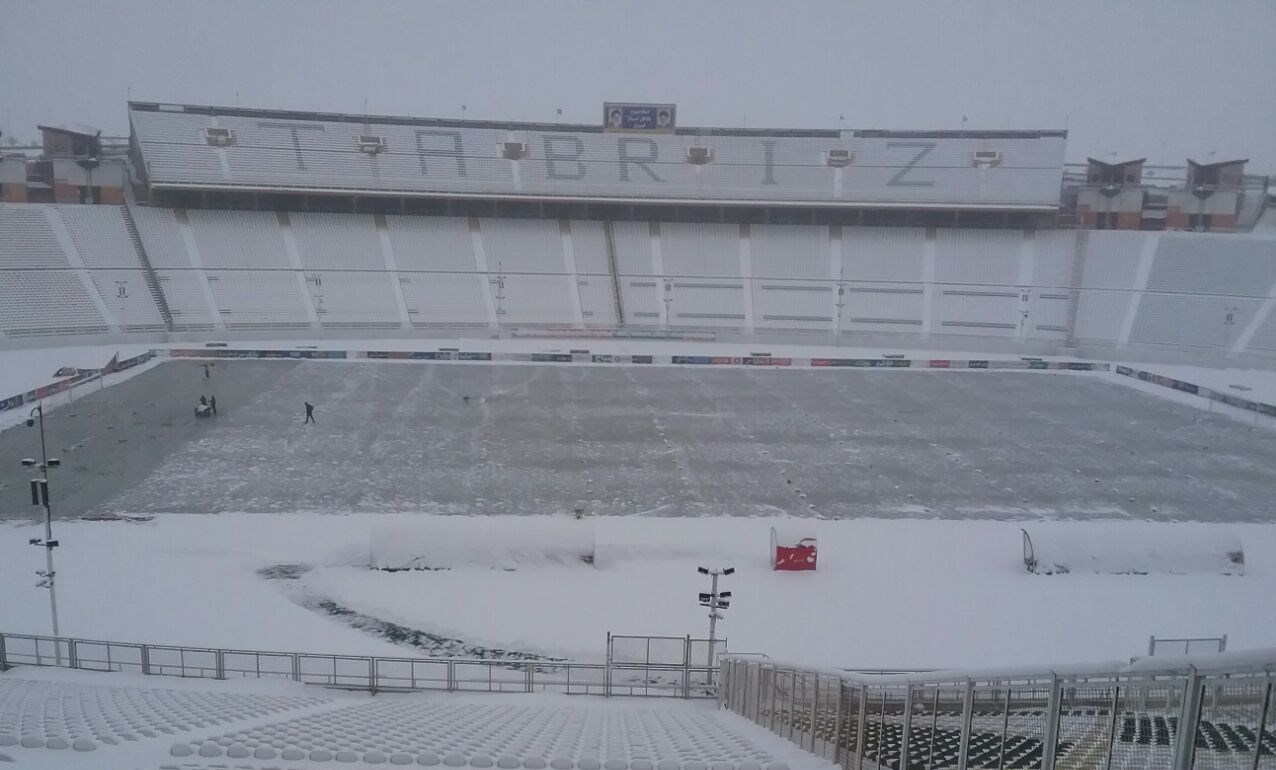استادیوم آزادی زیر برف