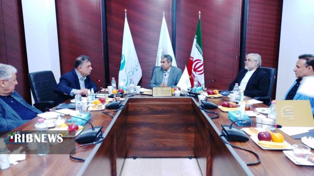 نشست اعضای مجمع سازندگان کیش با رئیس کمیسیون اقتصادی مجلس
