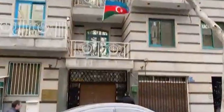 فیلم لحظه حمله مهاجم به سفارت جمهوری آذربایجان
