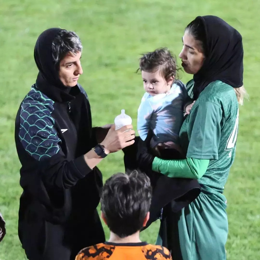 مهر مادرانه الهام فرهمند در زمین فوتبال