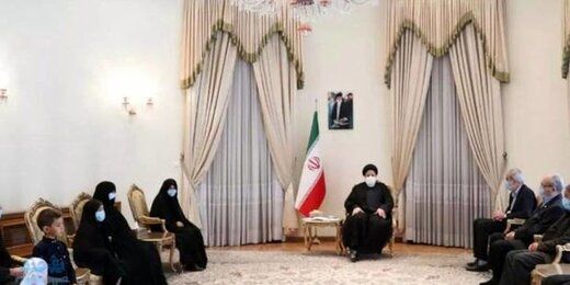حذف تصویر امام خمینی از نشست رسمی رئیسی