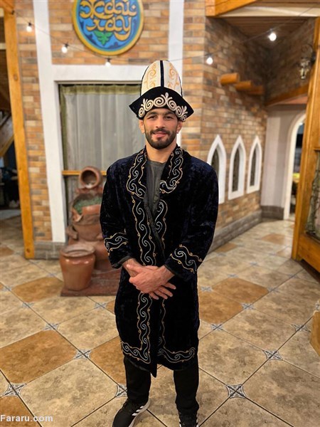 حسن یزدانی با لباس محلی قزاق