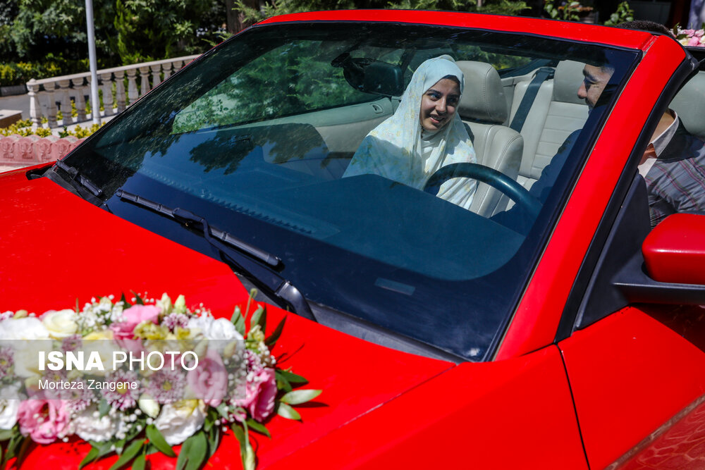 جشن ازدواج دانشجویی با خودروی لوکس آمریکایی