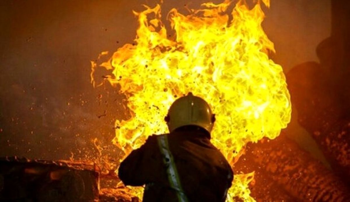 آتش‌سوزی گسترده در مرکز نگهداری پالت‌های چوبی بزرگراه آزادگان