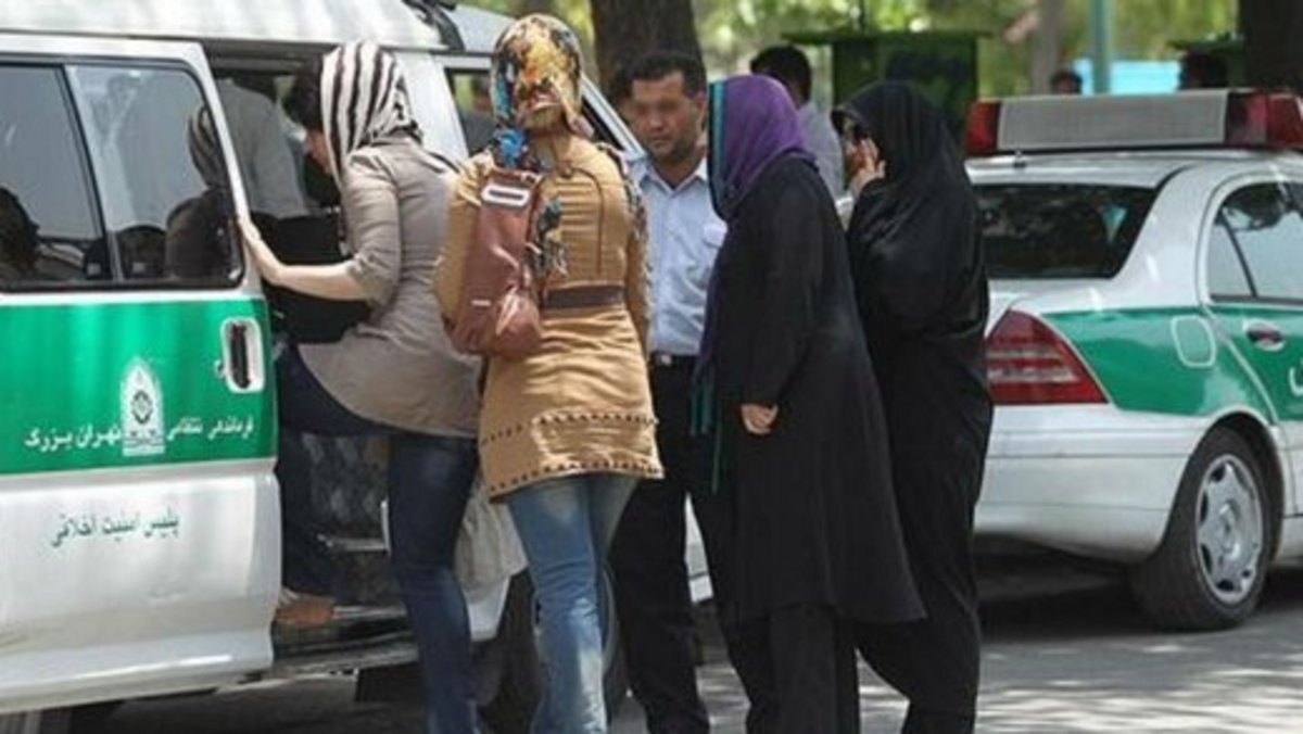 نماینده تهران: تحقیر و برخورد نامناسب گشت ارشاد در شان زنان ایران نیست