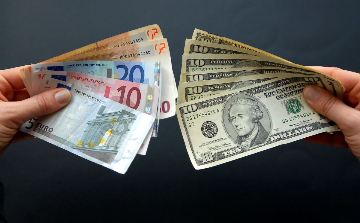 ملاقات تاریخی دلار با یورو